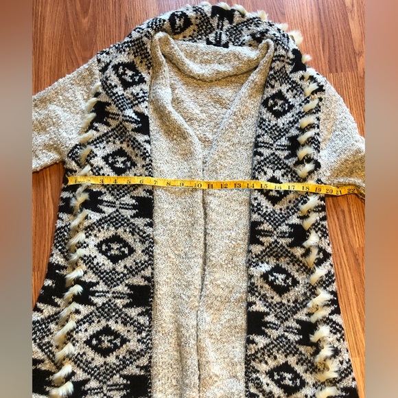 Women’s fur trim cardigan by Venus - Picture 10 of 14